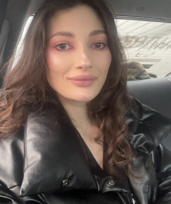 Я знаю и понимаю твои самые сокровенные желания. 🌹 Со мной ты сможешь осуществить все свои фантазии, чтобы получить незабываемые ощущения. 🌟 Я предлагаю широкий спектр услуг, гарантируя незабываемое время, полное страсти и наслаждения. 💫 Обо мне можно сказать, что я красива, женственна и обладаю прекрасной фигурой, о чем свидетельствуют мои фото. 📸 Мой опыт и умение сделать тебя счастливым были отмечены положительными отзывами. ✨ Я приглашаю тебя в мой уютный уголок в Москве, чтобы насладиться вместе мгновениями наслаждения и удовольствия. 😘 Не упускай возможность исполнить свои самые сокровенные желания, обратись ко мне. С нетерпением жду нашей встречи в Москве! 🌃💋 Ульяна